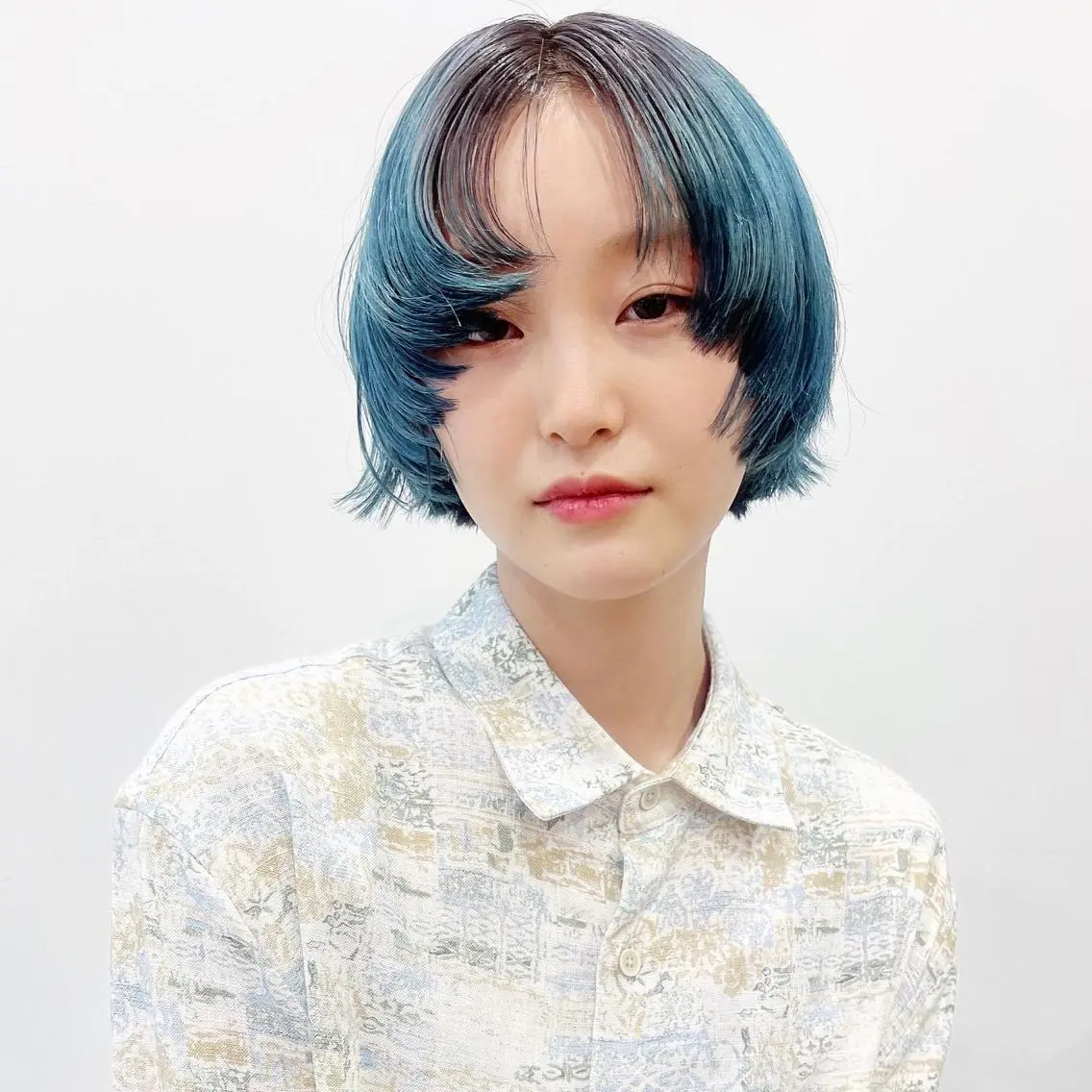 ショート カラー ブルーカラー 顔周りカット ショートヘア アラキチヒロ THE REMMYのヘアスタイル