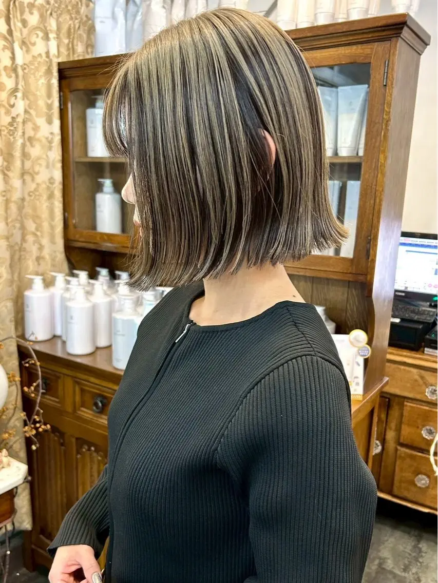 ミディアム カラー ヘアカラー トリートメント LOMARLIE/ NATUMIのヘアスタイル