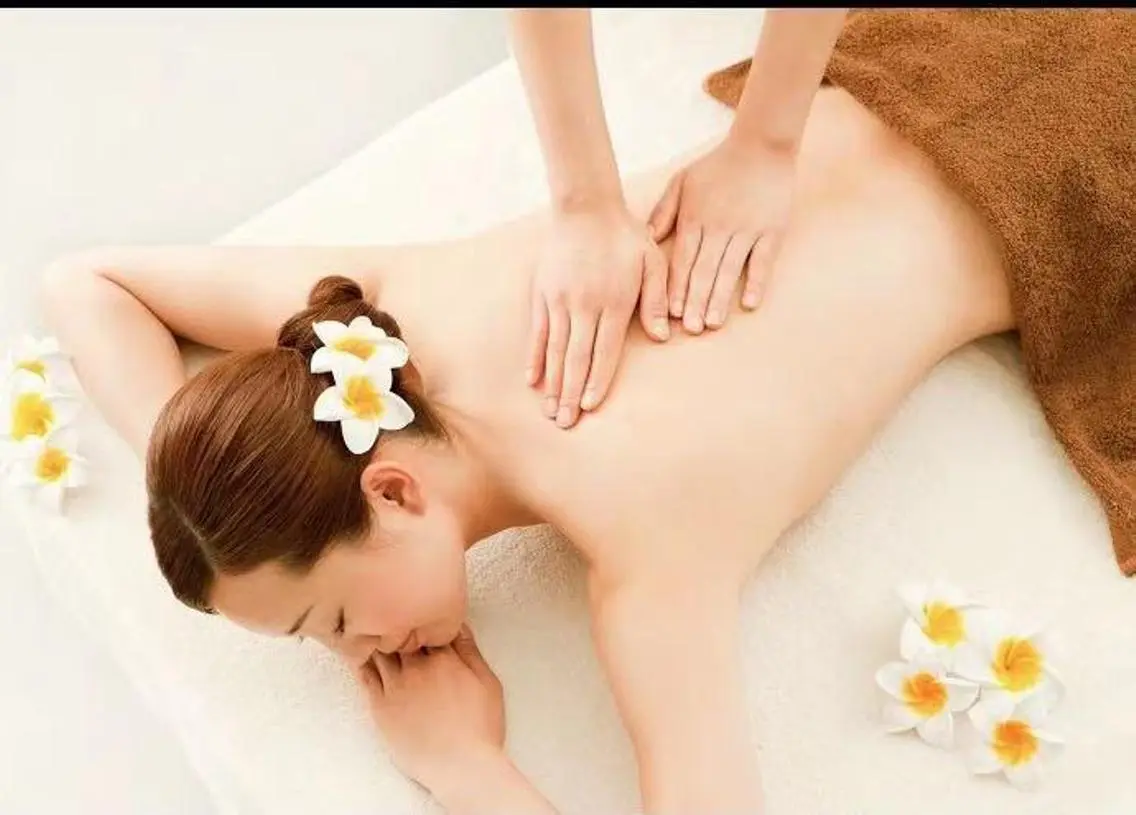 大人気🍀【強揉みOK ★漢方 全身リンパ70分】肩こり、腰痛 足の浮腫み、疲労回復 70分⇒4 9 8 0 円の写真