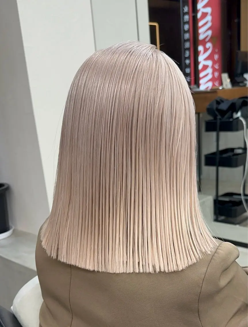 ミディアム カラー ベージュカラー ブリーチ ミルクティーベージュ ホワイトミルクティーベージュ カット ヘアカラー トリートメント エクステ/大人可愛い カラー🩷RINAのヘアスタイル