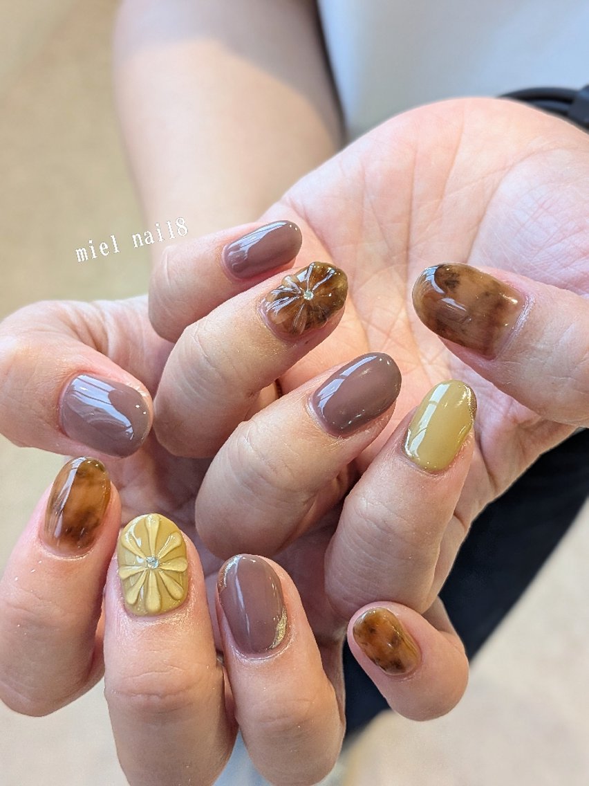 ネイル べっ甲ネイル フラワーネイル ぷっくりネイル miel nail mayaのネイルデザイン