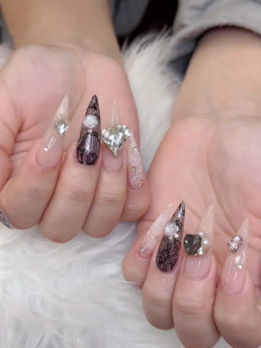 ネイル チークネイル ドット フレンチネイル グラデーション 韓国ネイル ハンドネイル Lisa Nail Salonのネイルデザイン