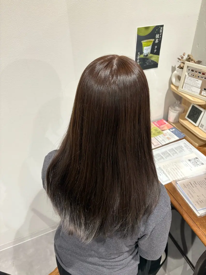 セミロング カラー グレージュ ラベンダーカラー ラベンダーグレージュ ラベンダーグレー 栗原 歩美のヘアスタイル