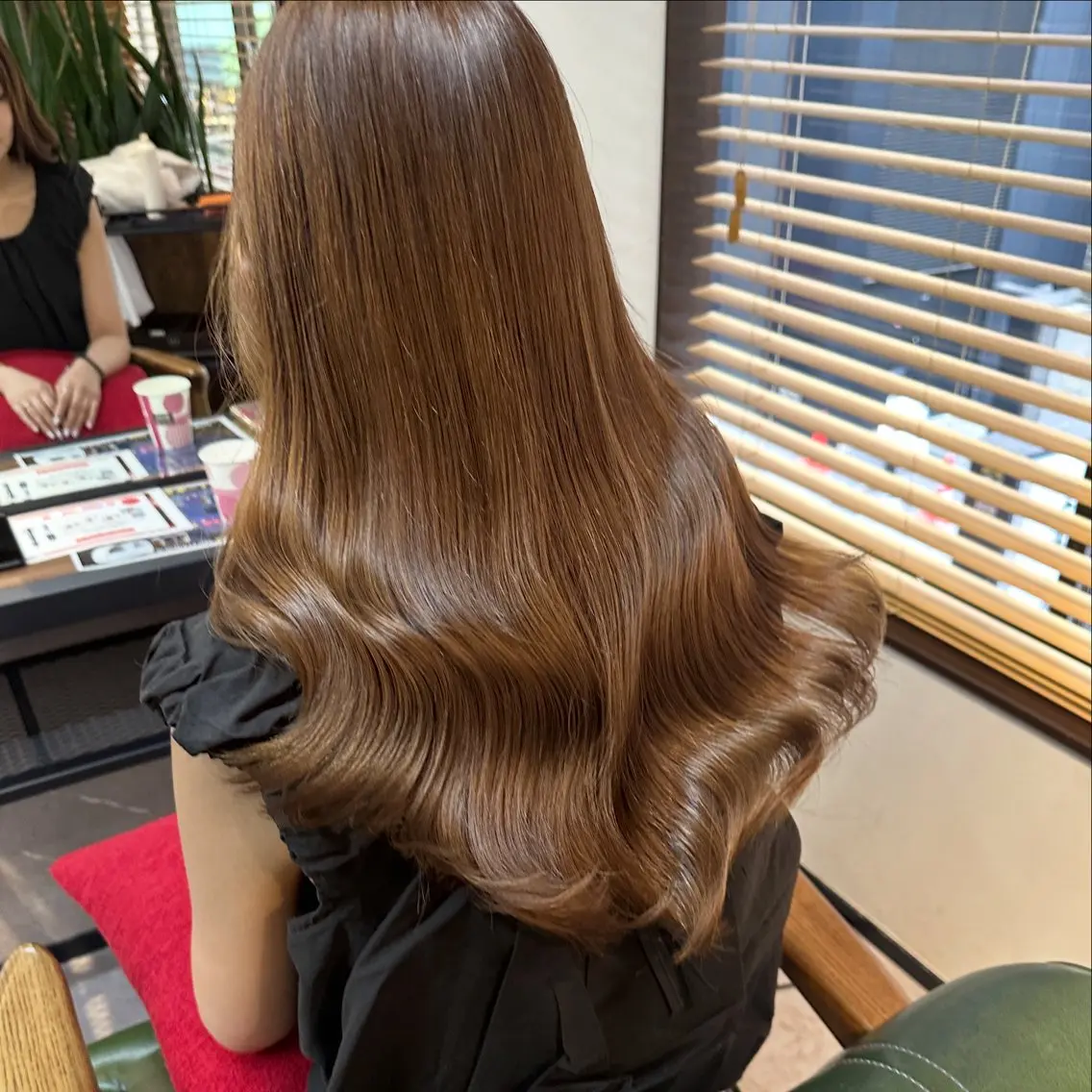 ロング カラー 金ウンス 髪質改善カラーのヘアスタイル