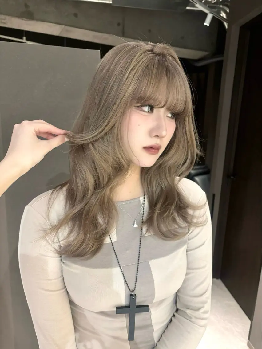 セミロング カラー ヘアカラー トリートメント ヘッドスパ ヘアセット 透明感カラー・レイヤ ー🎀amika🎀のヘアスタイル