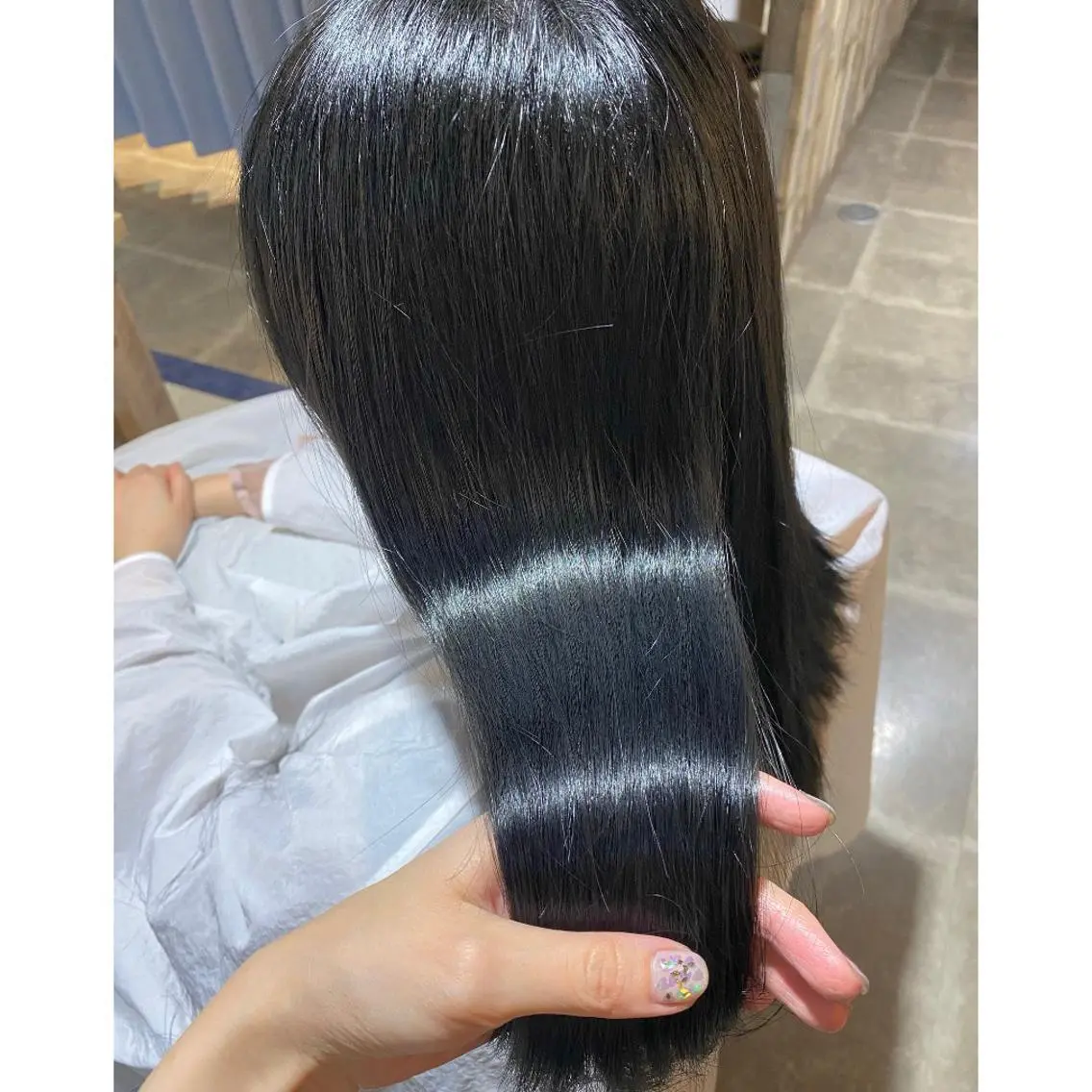 カラー 黒髪 ブルーカラー ブルーブラック カット トリートメント 🩵盛れる顔周りヘア EMI🩵のヘアスタイル
