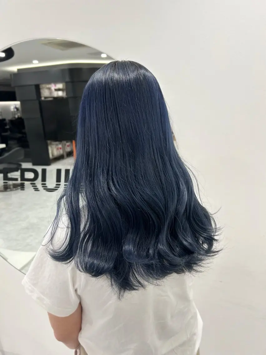 カラー ヘアカラー 🤍ハイトーン寒色 🤍MADOKAのヘアスタイル