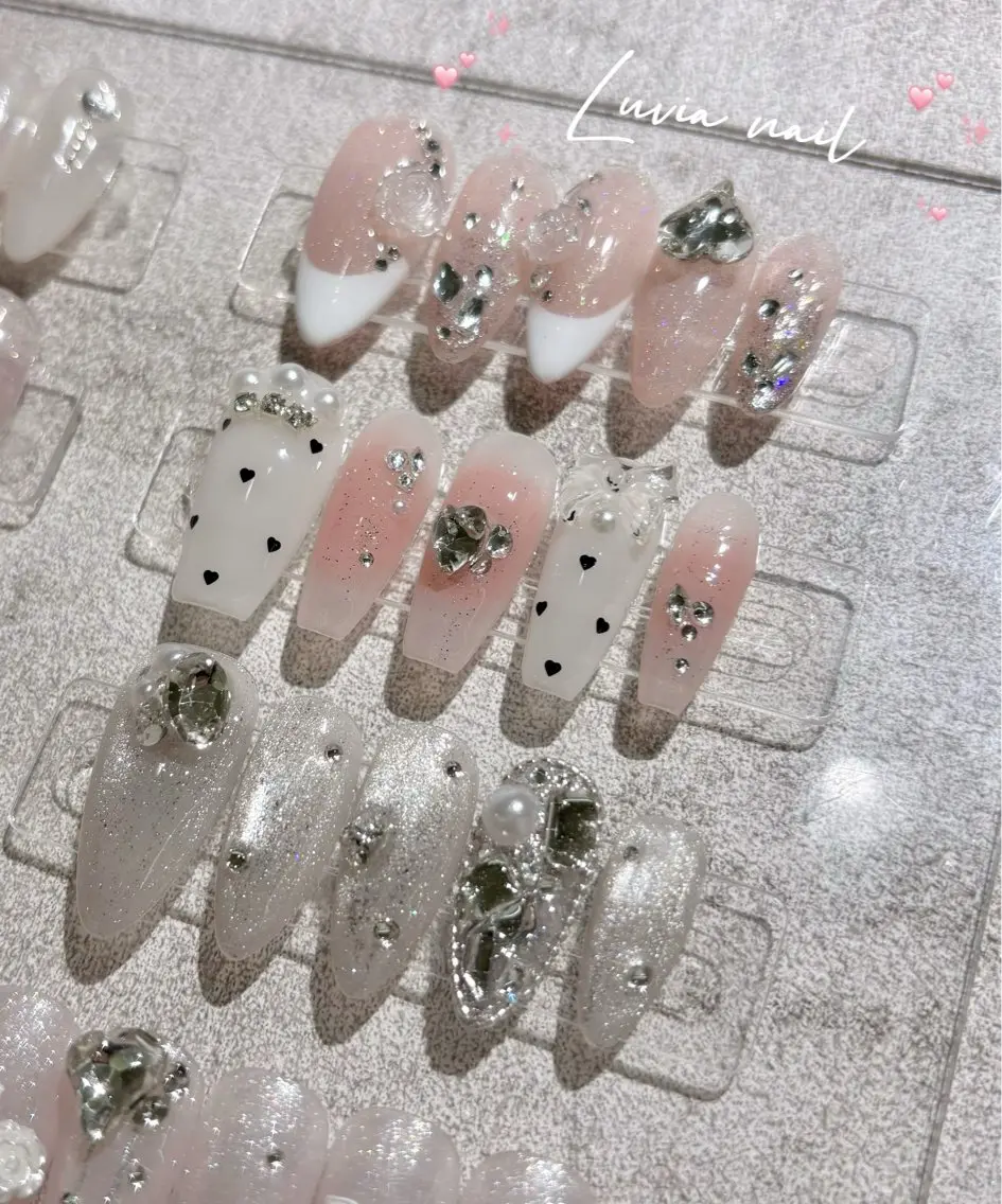 ネイル ワンホンネイル ハンドネイル 🧸Luvia nail✨のネイルデザイン