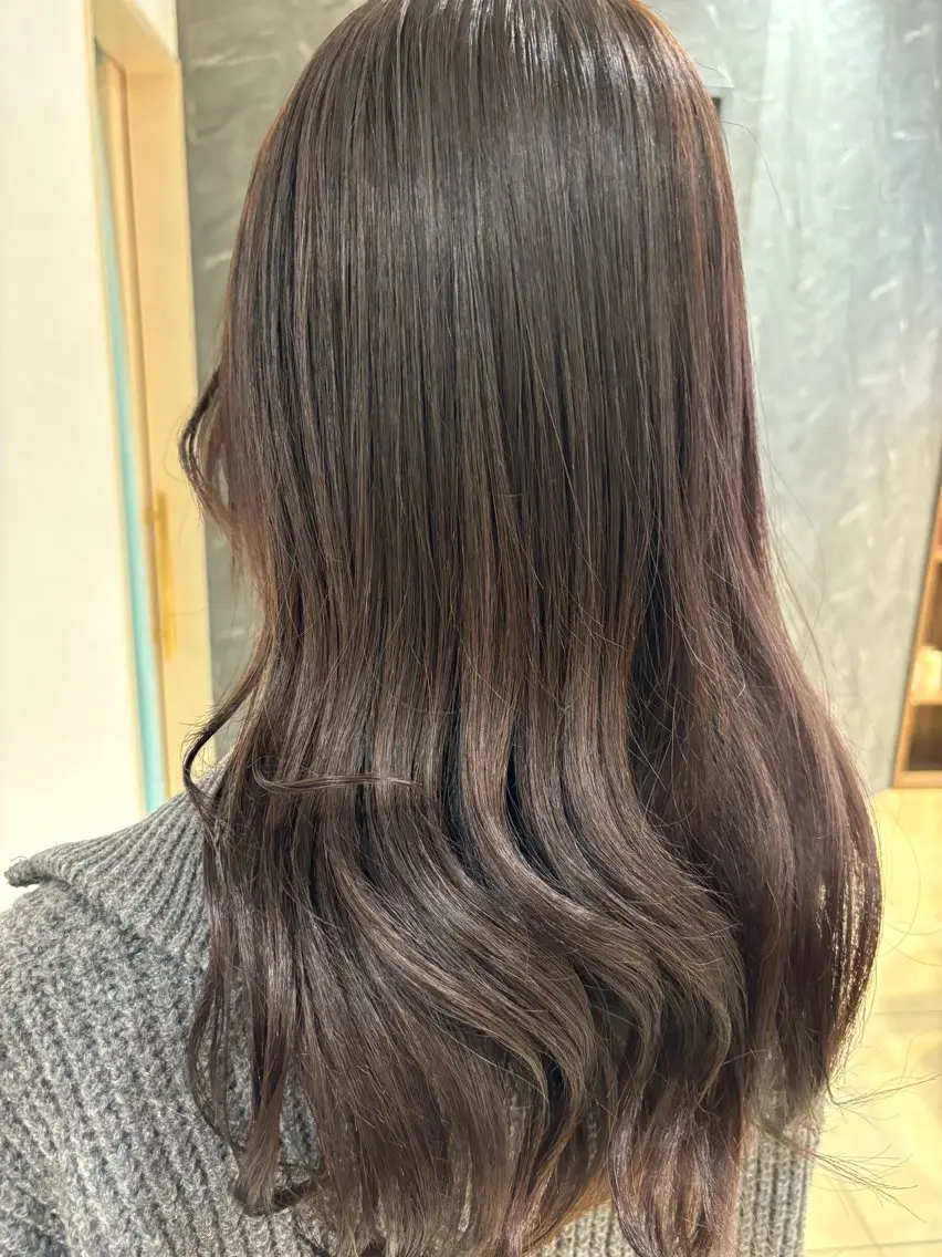 カラー 守谷 奏穂のヘアスタイル