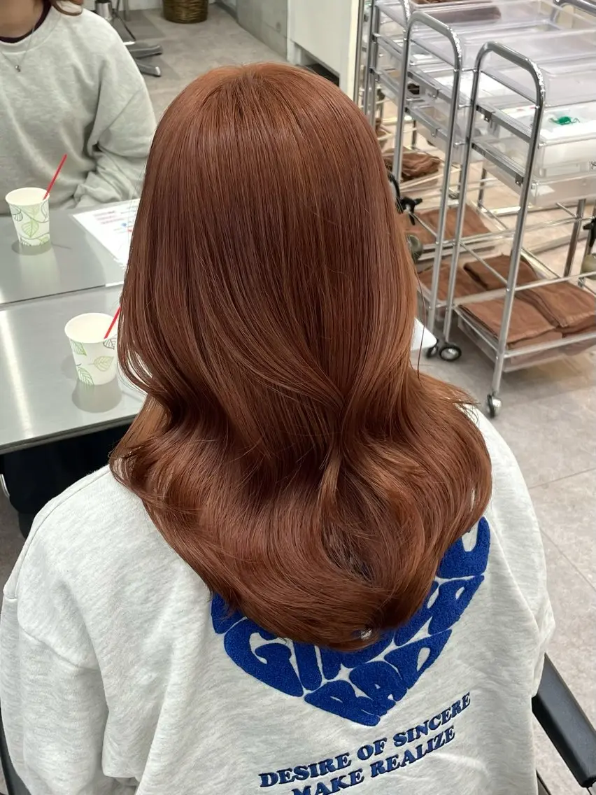 セミロング カラー ヘアカラー 原宿🩵 ブリーチカラー優海のヘアスタイル