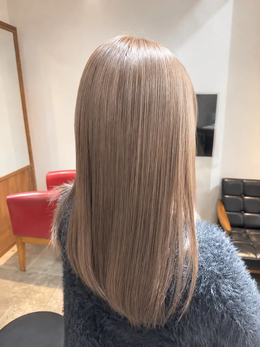 ロング カラー ベージュカラー ブリーチ 透明感カラー ミルクティーベージュ ヘアカラー 🌀メンズパーマ🌀 平川海夢のヘアスタイル