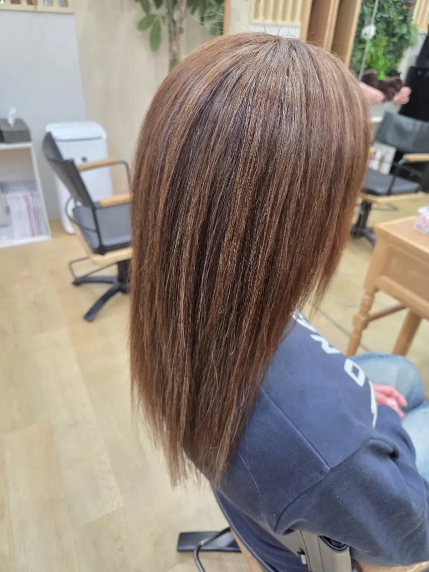 セミロング カット ヘアカラー 新木 美優のヘアスタイル