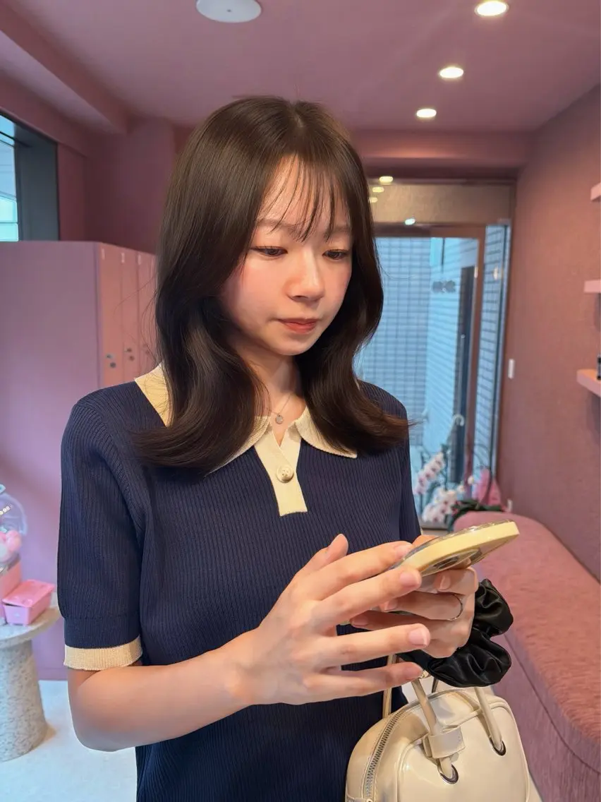 セミロング 韓国風カラー くびれヘア 顔まわりレイヤー 顔周りカット 髪質改善 カット ヘアカラー トリートメント 透明感カラー♡ 原宿美容室¦Rinaのヘアスタイル