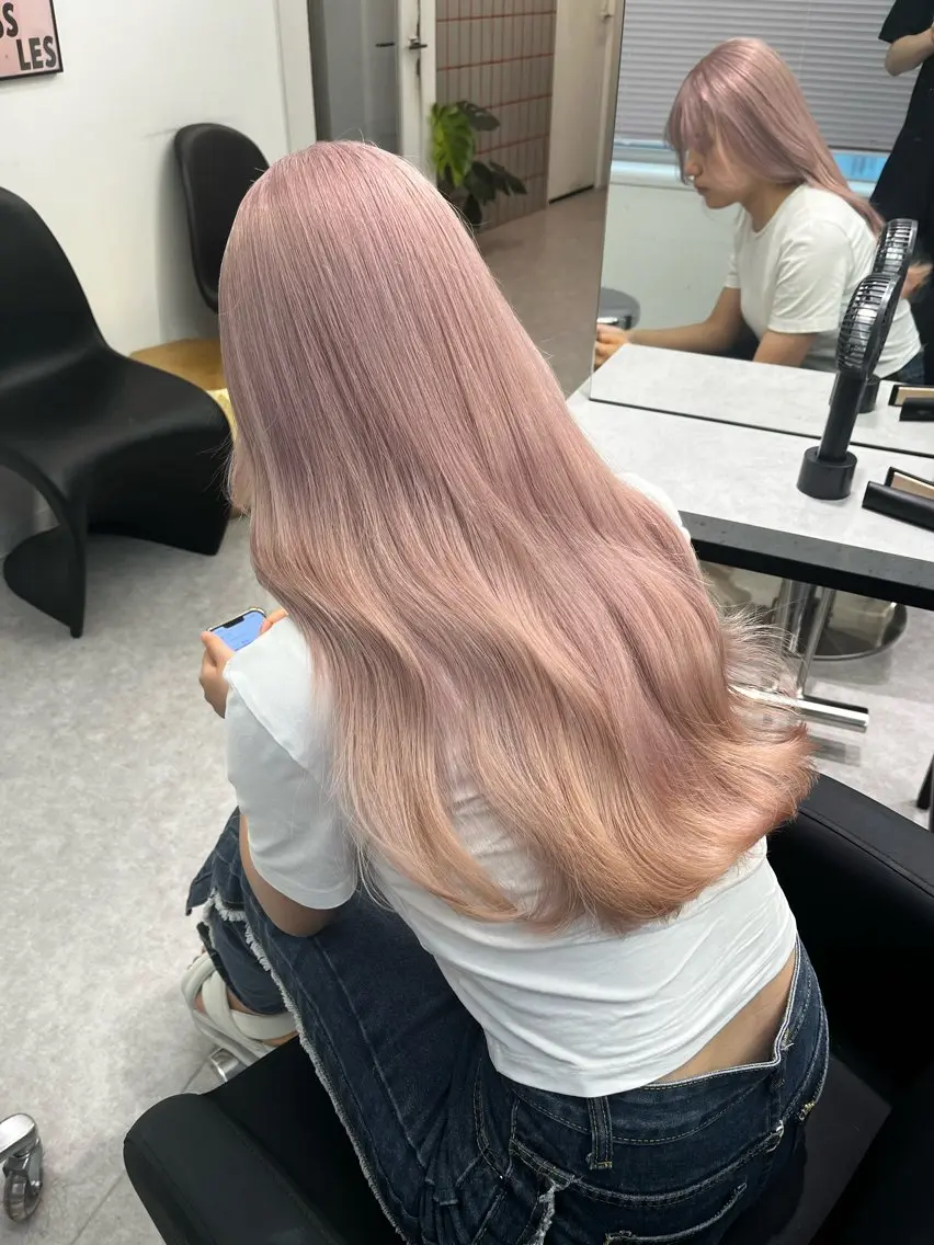 ロング カラー ベージュカラー ブロンド ダブルカラー ハイトーンカラー ピンクカラー カットモデル様無料 💎saaya💎のヘアスタイル