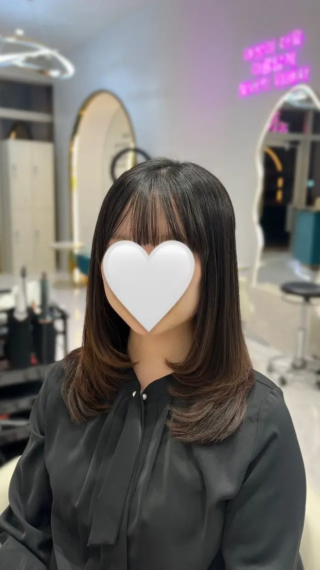 ミディアム レイヤーカット 𝑹𝒊𝒉𝒐🎀 名駅/大人韓国ヘアのヘアスタイル