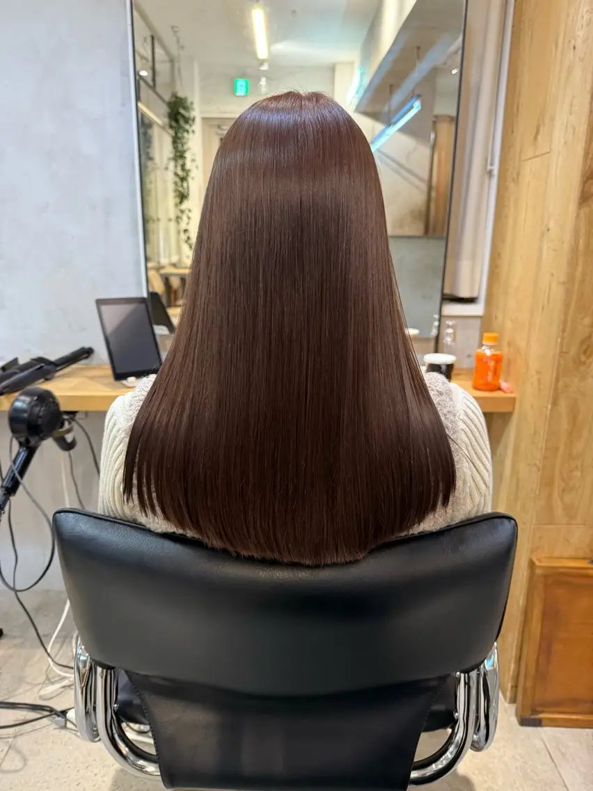 セミロング カラー ミルクティー× グレージュMOMOのヘアスタイル