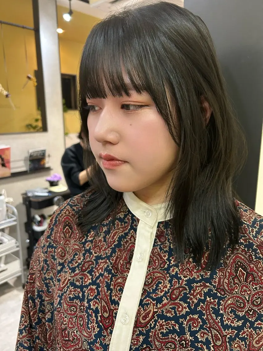 セミロング カラー アッシュ オリーブアッシュ hubhair レイヤー/透明感のヘアスタイル