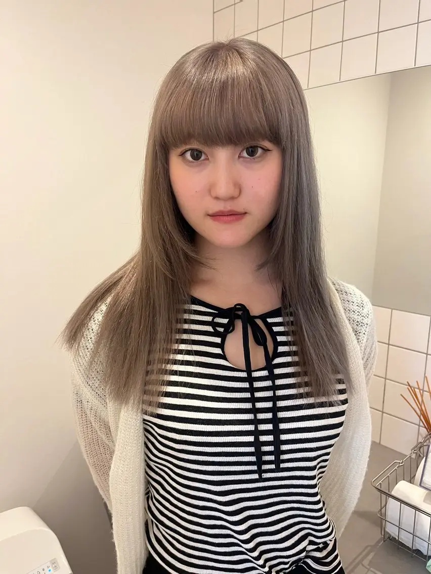 カラー yuka/ロング/ レイヤーカットモデルのヘアスタイル