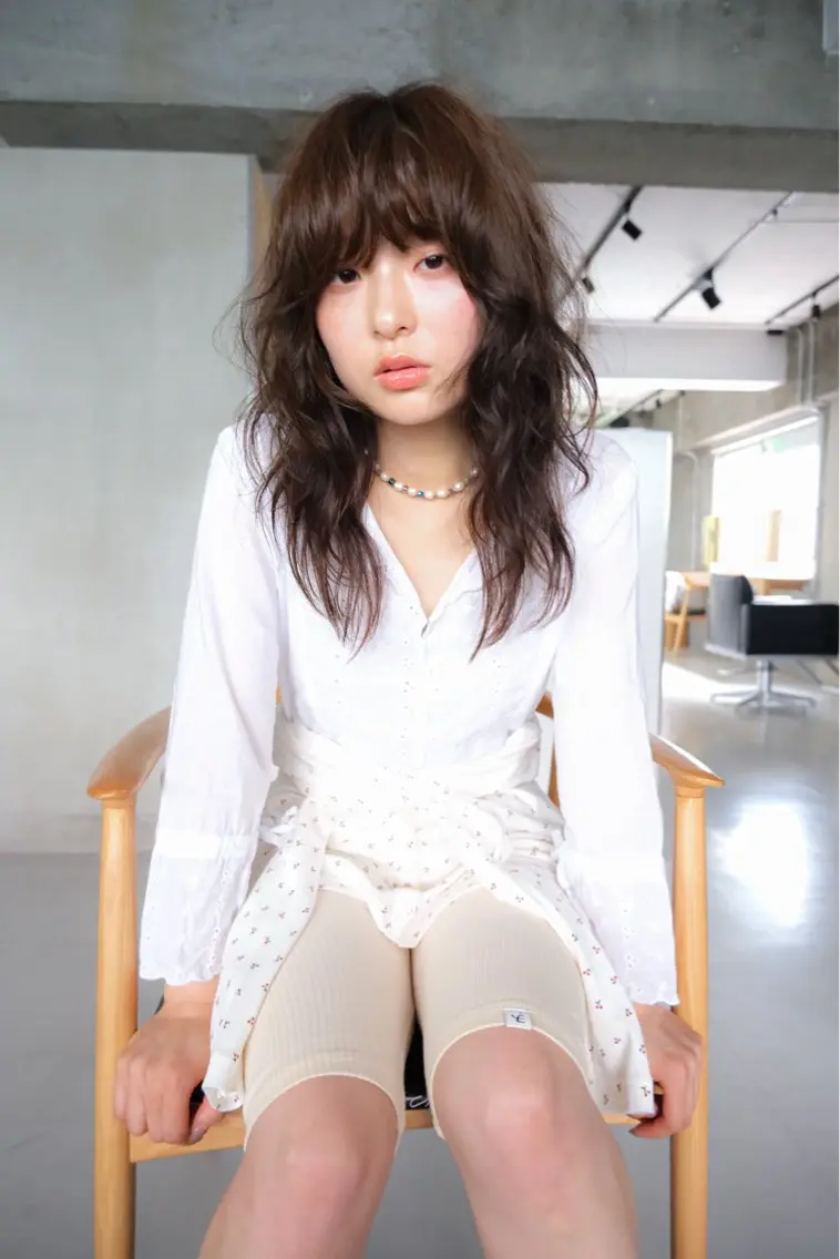 セミロング パーマ セミロングパーマ レイヤーカット 必ず似合わせる美容師 名古屋LORENハダのヘアスタイル