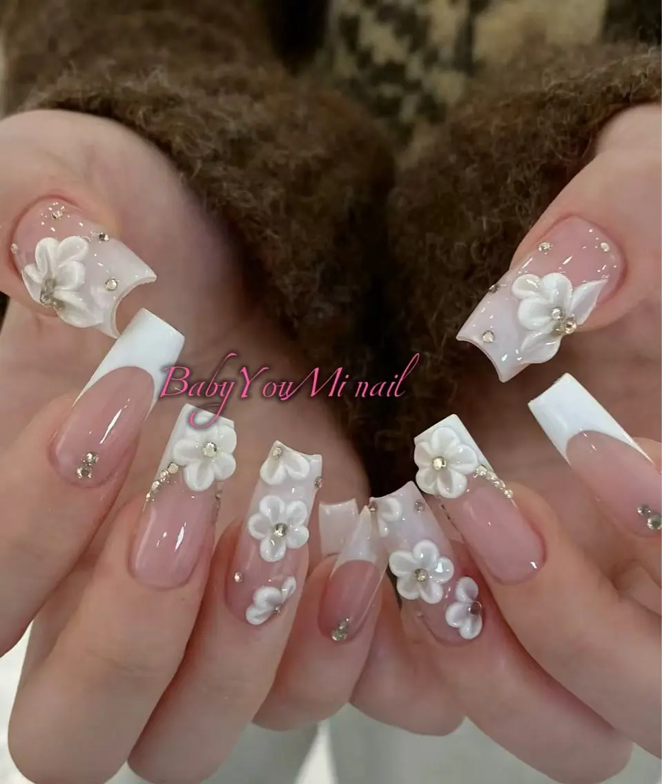 ネイル オーロラネイル フラワーネイル フットネイル フレンチネイル ジェルネイル ハンドネイル BabyYouMi nailのネイルデザイン