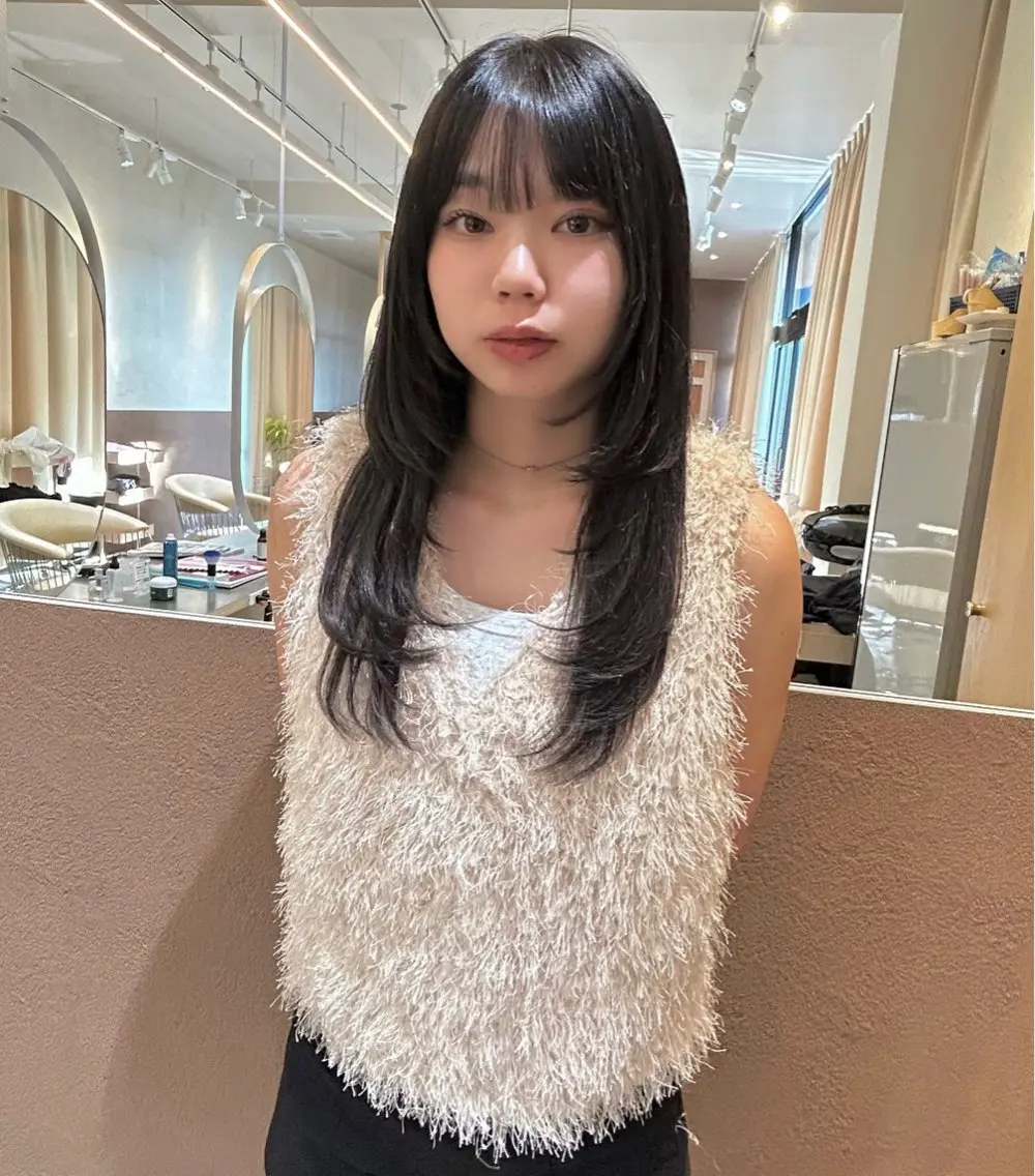 ロング カット ヘアカラー 阿部野 明優梨のヘアスタイル