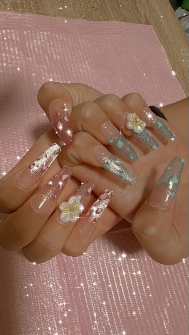 ネイル マグネットネイル LilyNail Shioriのネイルデザイン