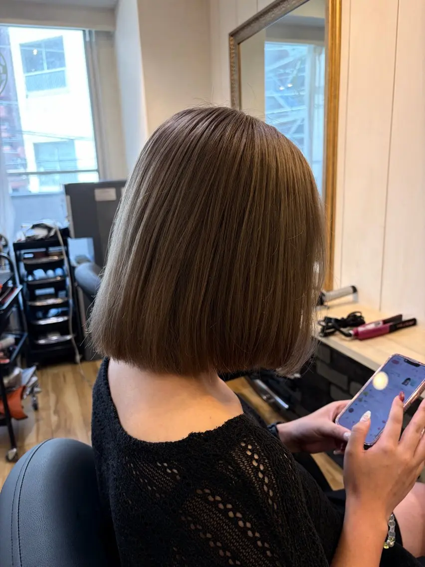 ミディアム カラー ブリーチ グレージュ ミルクティーグレージュ ヘアカラー ハイトーンカラー cecil kokiのヘアスタイル
