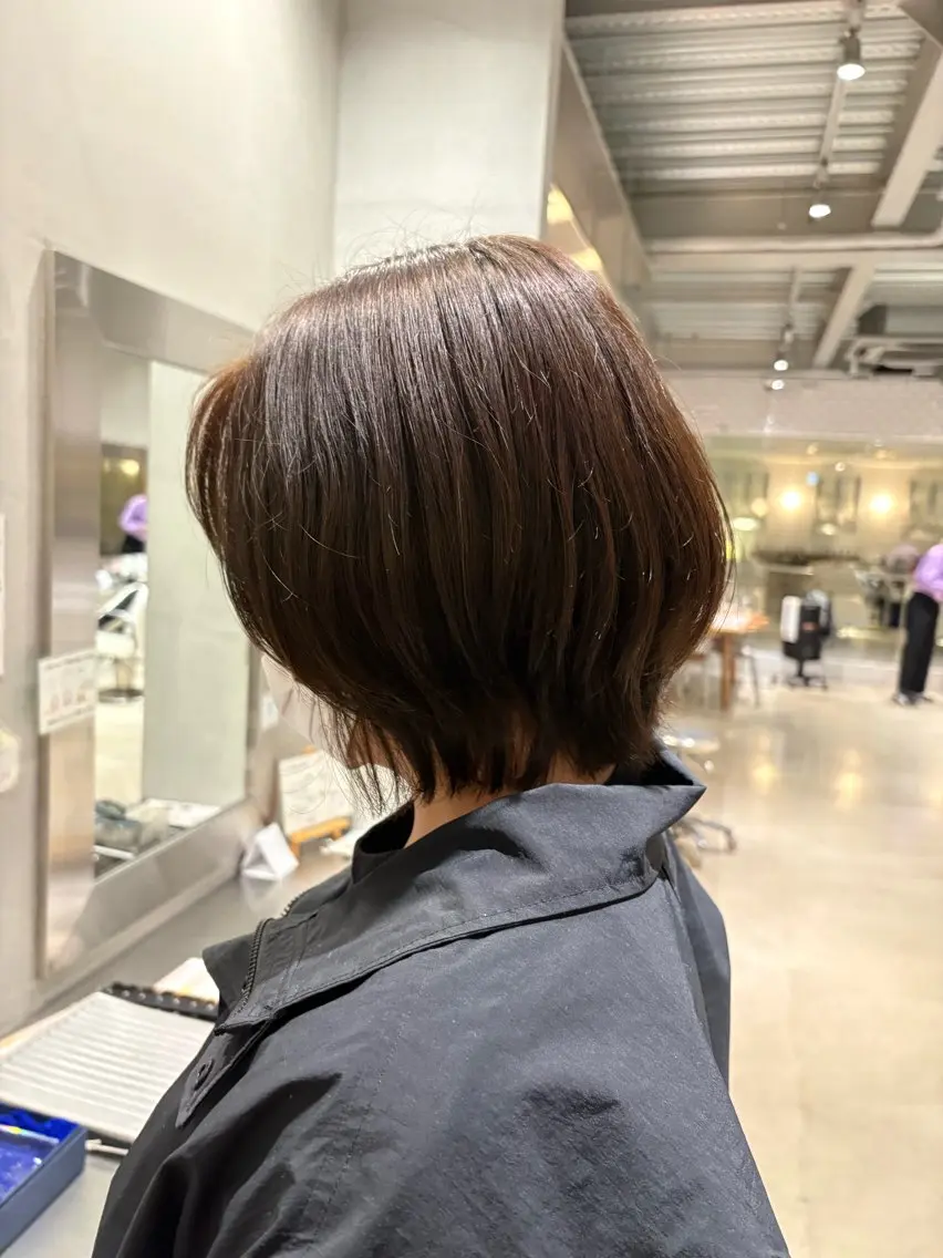 ショート カラー ボブレイヤー ボブ 伸ばしかけ レイヤーカット ショートヘア 樋口 花穂のヘアスタイル