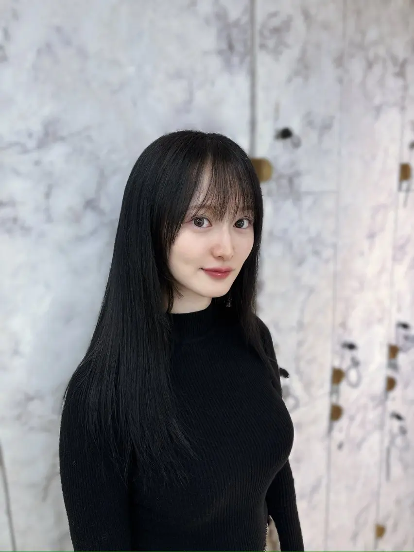 ロング カラー 黒髪 ブルーカラー ブルーブラック トリートメント カット ヘアカラー トリートメント 新宿/髪質改善/ 阿久津凜のヘアスタイル