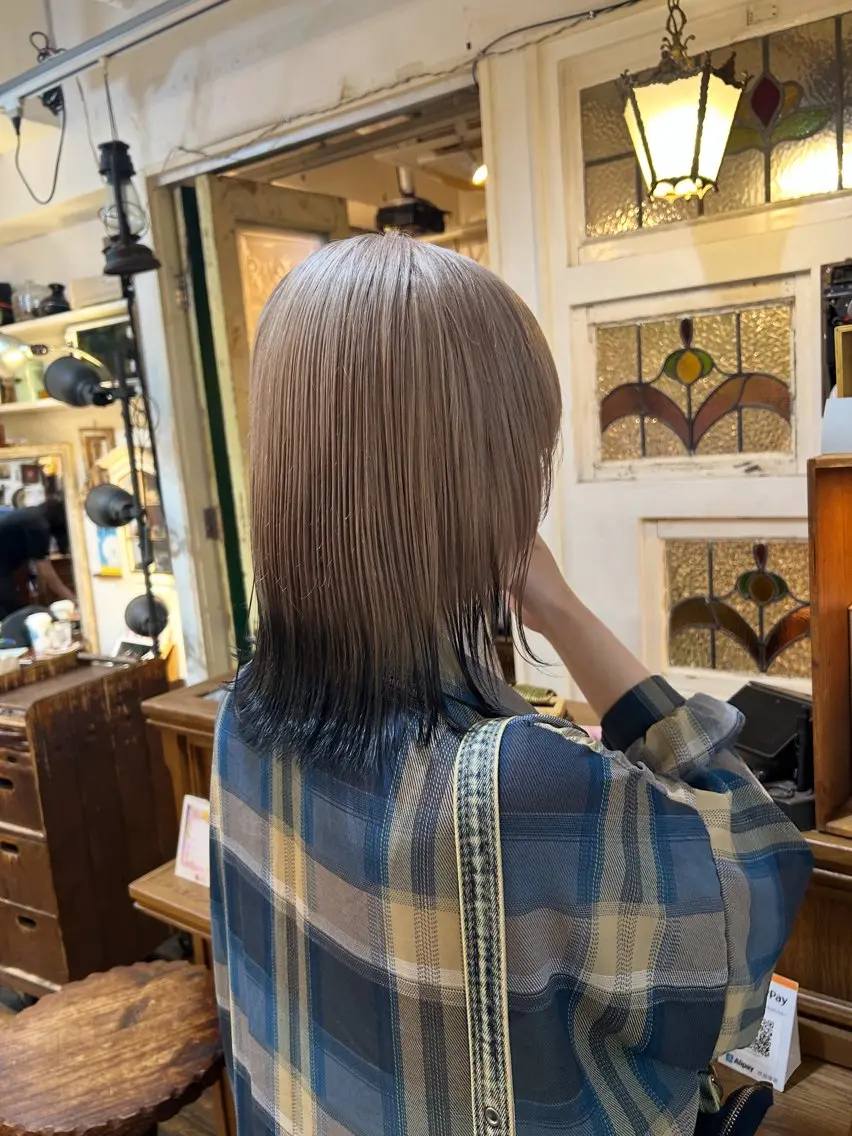 ショート カラー ベージュカラー 黒髪 ブリーチ ミルクティーベージュ カット ヘアカラー トリートメント ヘッドスパ BRITS 渡辺 菜々子のヘアスタイル