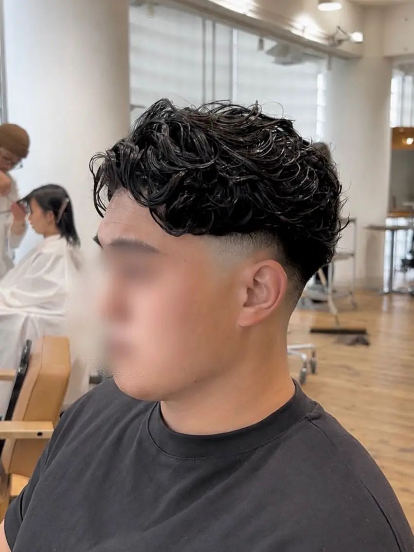 ミディアム パーマ メンズ フェードカット カット パーマ Koki/ メンズヘア特化のヘアスタイル