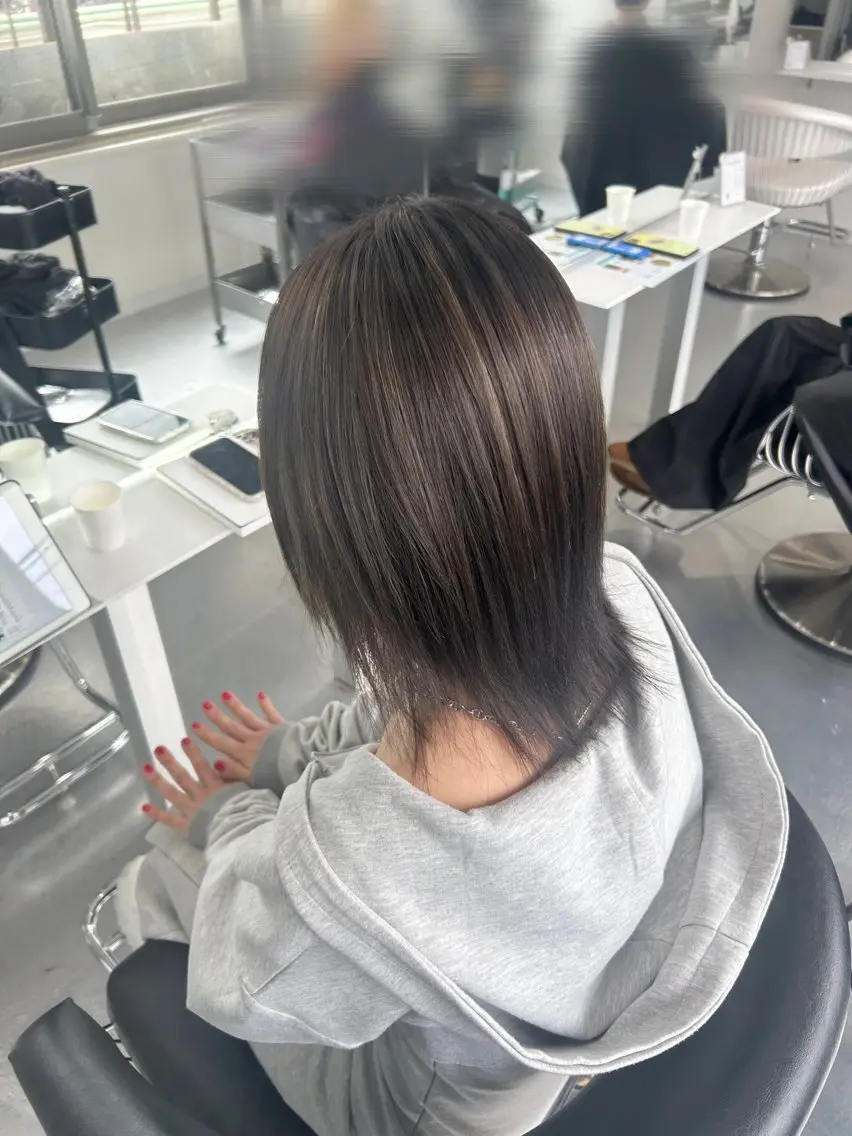 ミディアム ハイライト あやめ🪽 オリーブ/ハイトーンのヘアスタイル