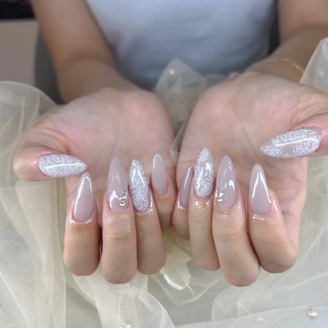 セミロング 韓国風ヘア Mika Nail 池袋のネイルデザイン