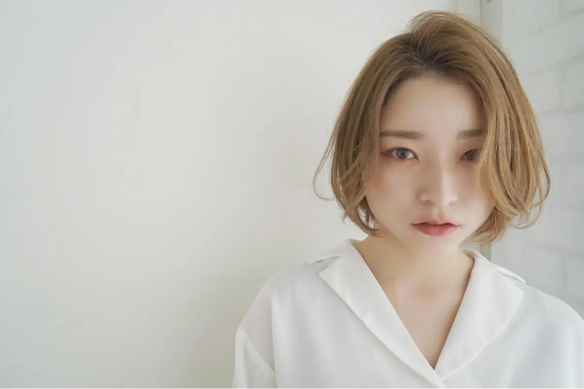 ショート カラー ショートボブ ハンサムショート 丸みショート デザインカラー ハイライトカラー カット ヘアカラー トリートメント 京都大人女性ショート 徒歩1分/秋山のヘアスタイル