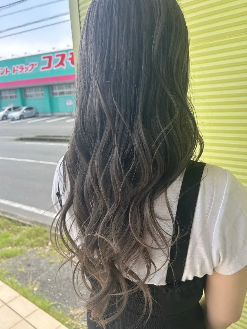 ロング カラー ヘアカラー 宮ヶ野 由樹のヘアスタイル