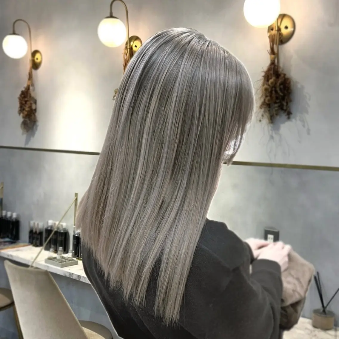 セミロング カラー バレイヤージュ ブリーチ シルバー レイヤーカット カット ヘアカラー ayaka 大宮のヘアスタイル