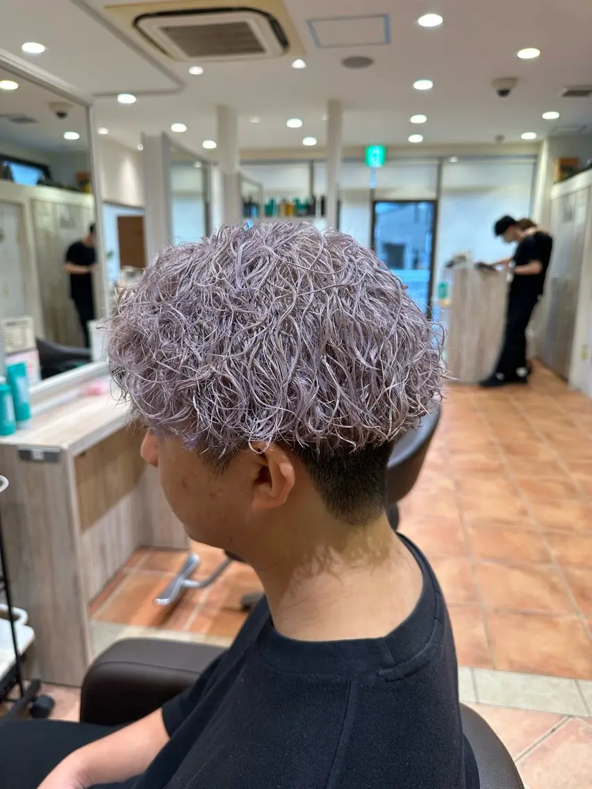 パーマ メンズ メンズブリーチ メンズパーマ カット パーマ ☘️お悩み解決☘️ 岡部恒輝のヘアスタイル
