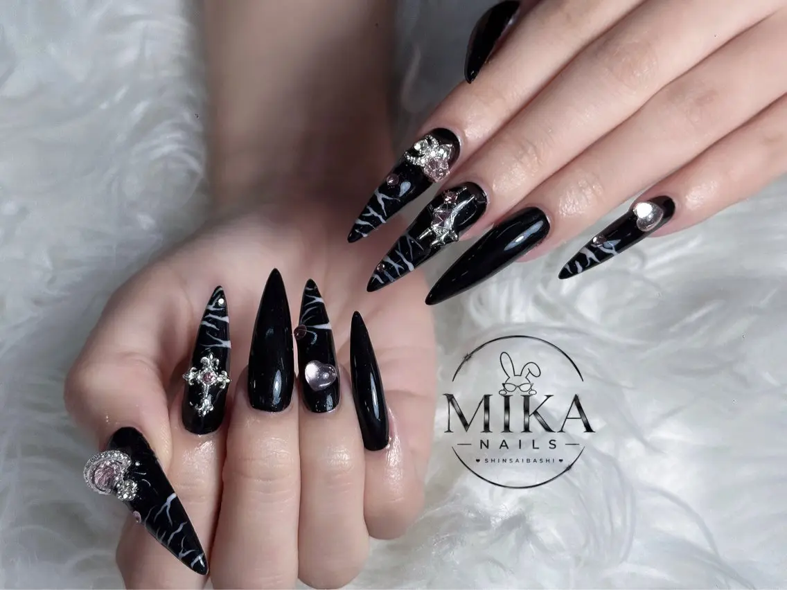 ネイル ガーリー キラキラネイル 韓国ネイル ロングネイル シンプルネイル ハンドネイル 🦊Genie🦊 Mika Nailsのネイルデザイン