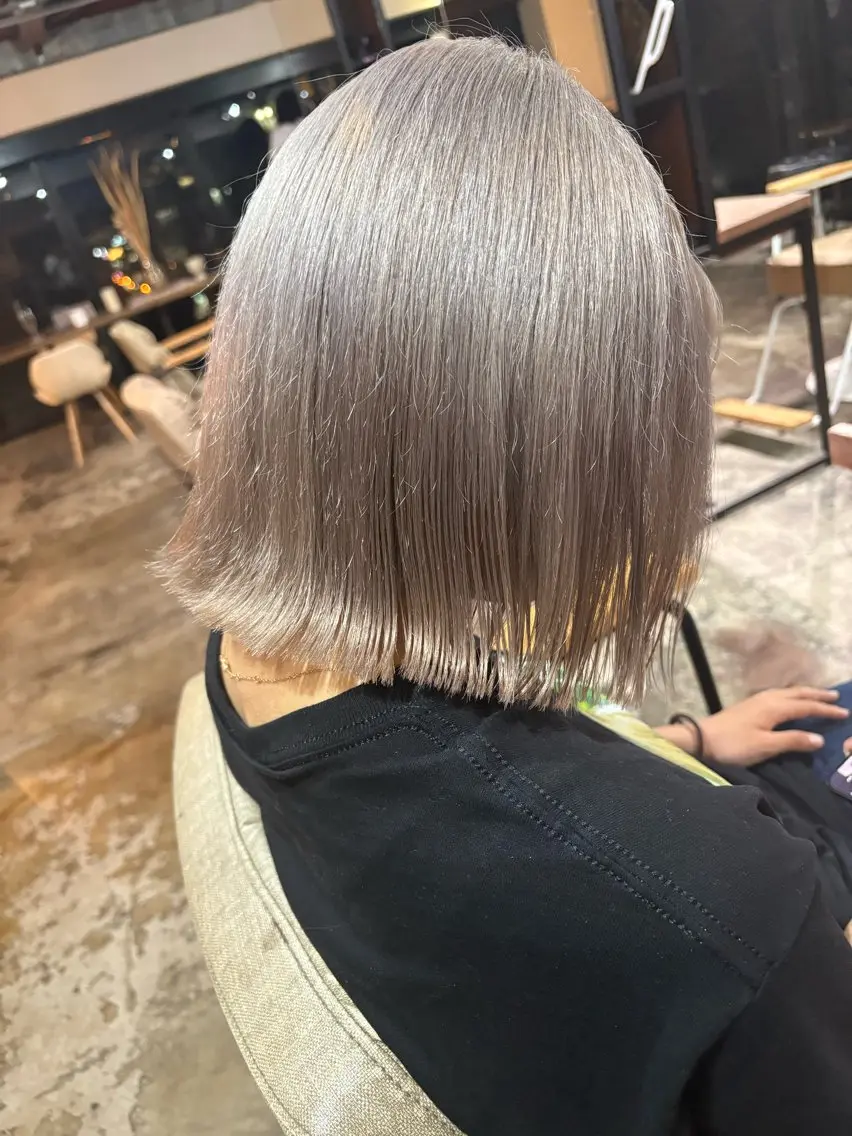 ショート カット ヘアカラー トリートメント 小顔垢抜けレイヤー/ ハイトーン/YUTOのヘアスタイル