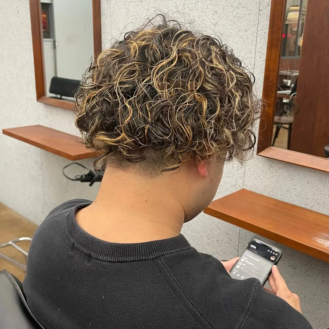 ショート パーマ メンズ メンズパーマ ショートヘア スパイラルパーマ ✂︎ウルフ・ショート ✂︎MIKUNIのヘアスタイル