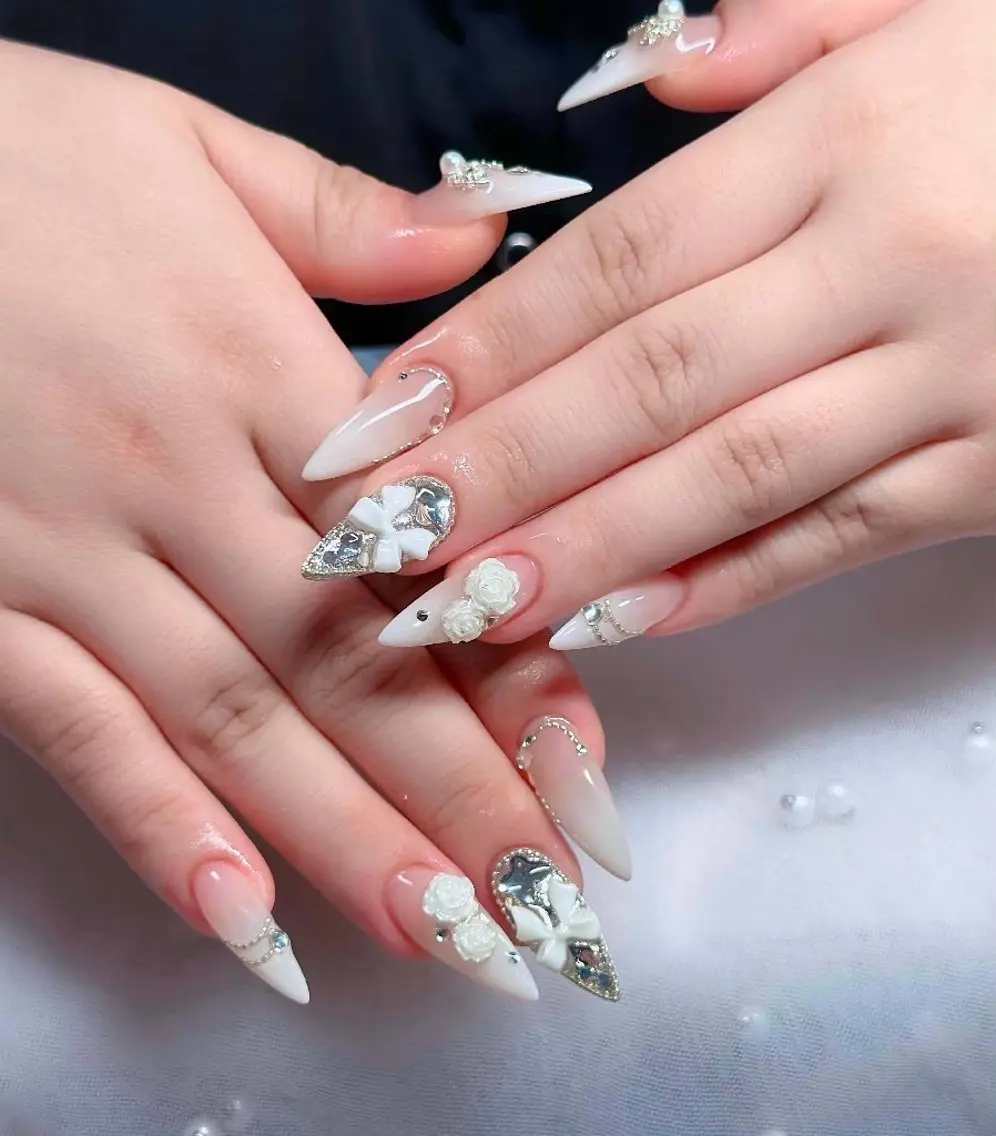 ネイル チークネイル フレンチネイル キラキラネイル 韓国ネイル マグネットネイル ハンドネイル Buruberii hbaby nailのネイルデザイン