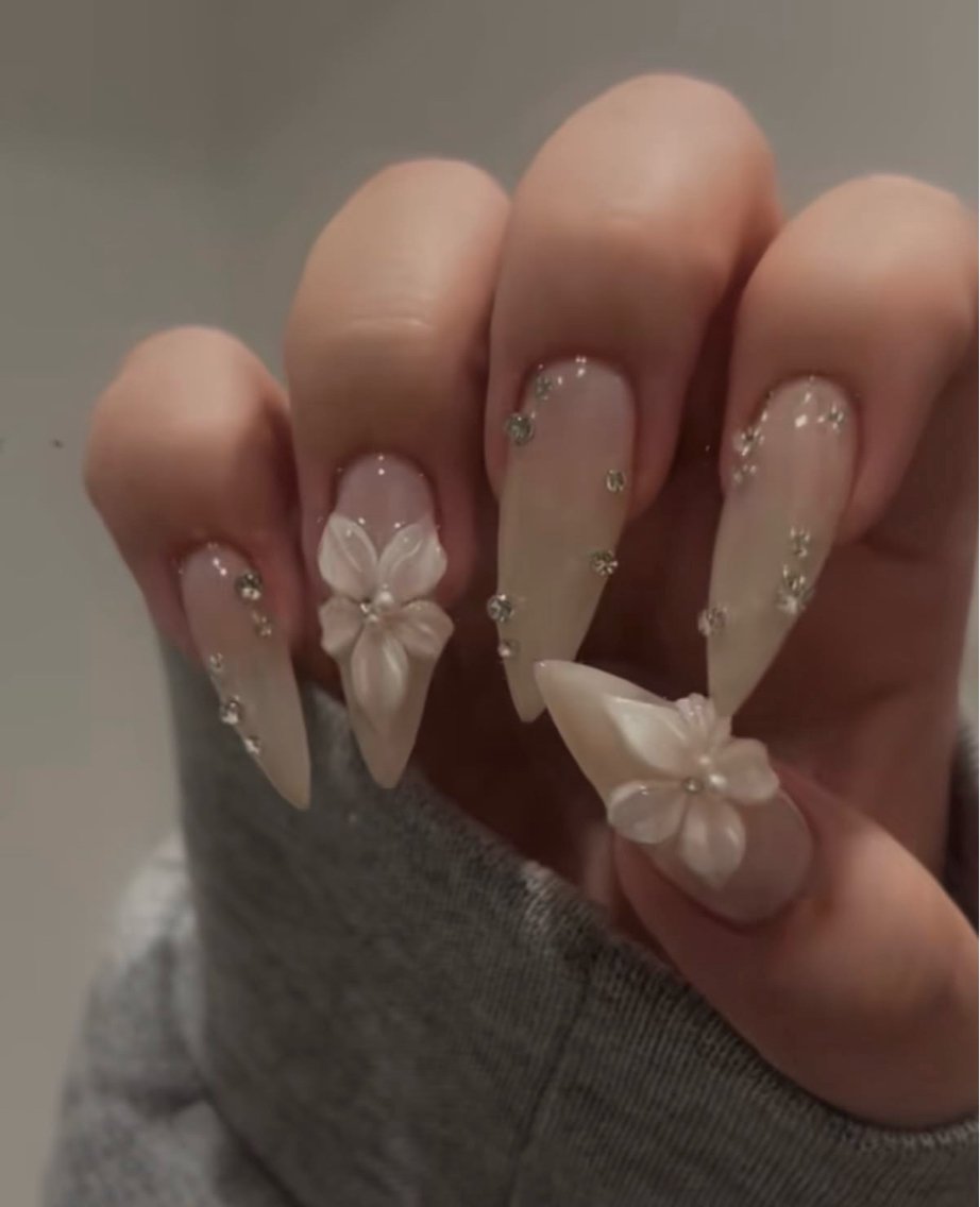 ネイル アートネイル フレンチネイル ジェルネイル キラキラネイル 韓国ネイル ハンドネイル ICE Nailsのネイルデザイン