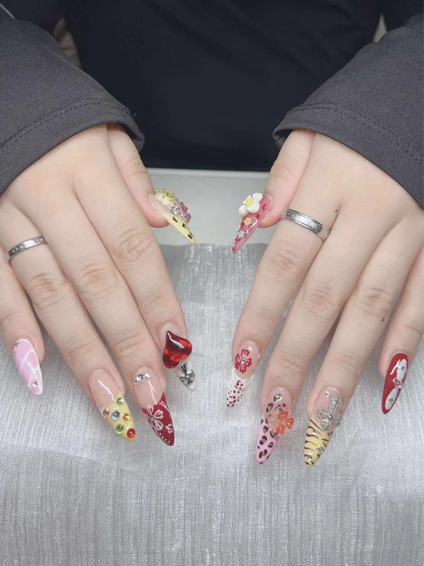 ネイル 長さ出し グラデーション 卒業式 キラキラネイル マグネットネイル ハンドネイル Lee Nailsのネイルデザイン