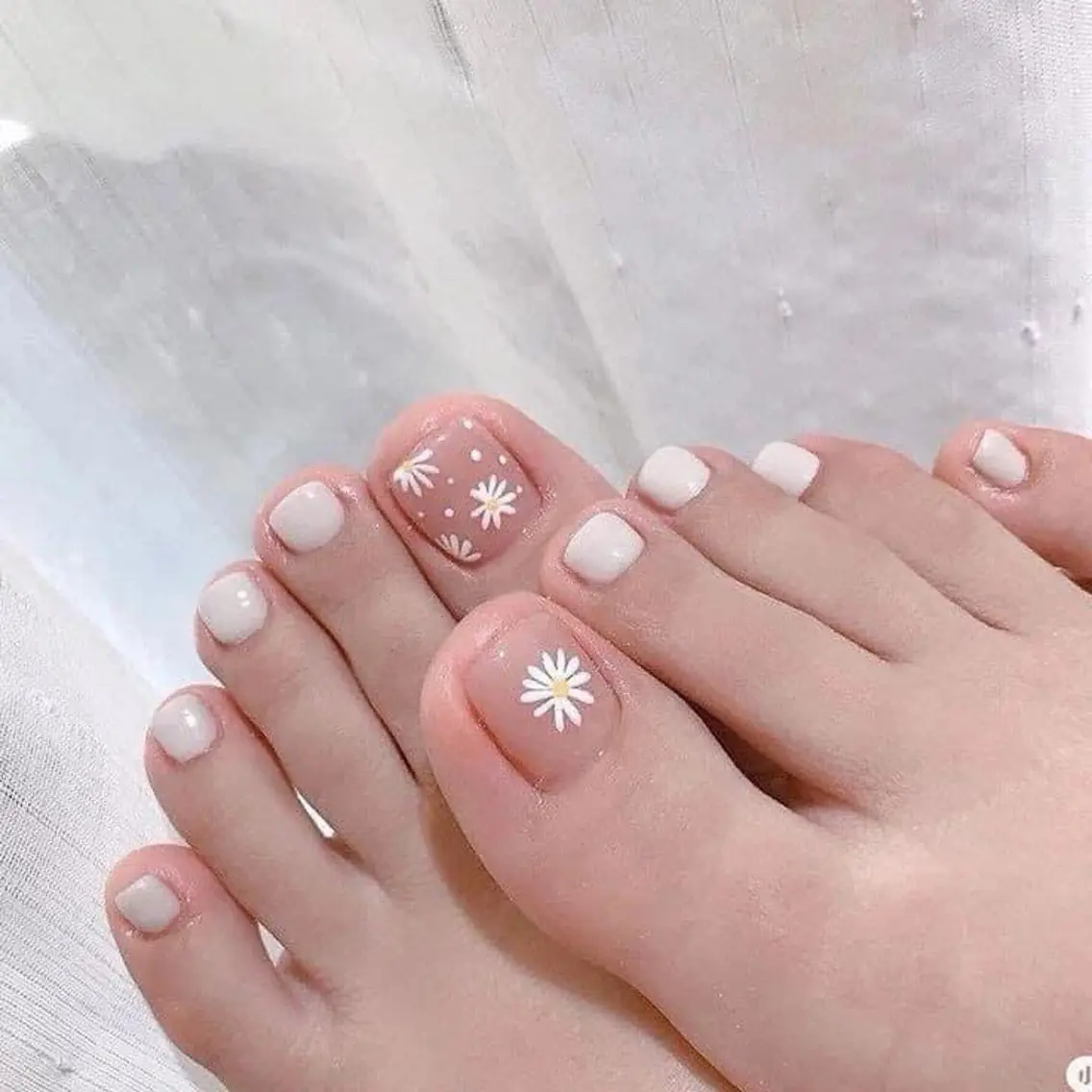 ネイル フットネイル フレンチネイル ジェルネイル 韓国ネイル マグネットネイル akina nailsのネイルデザイン