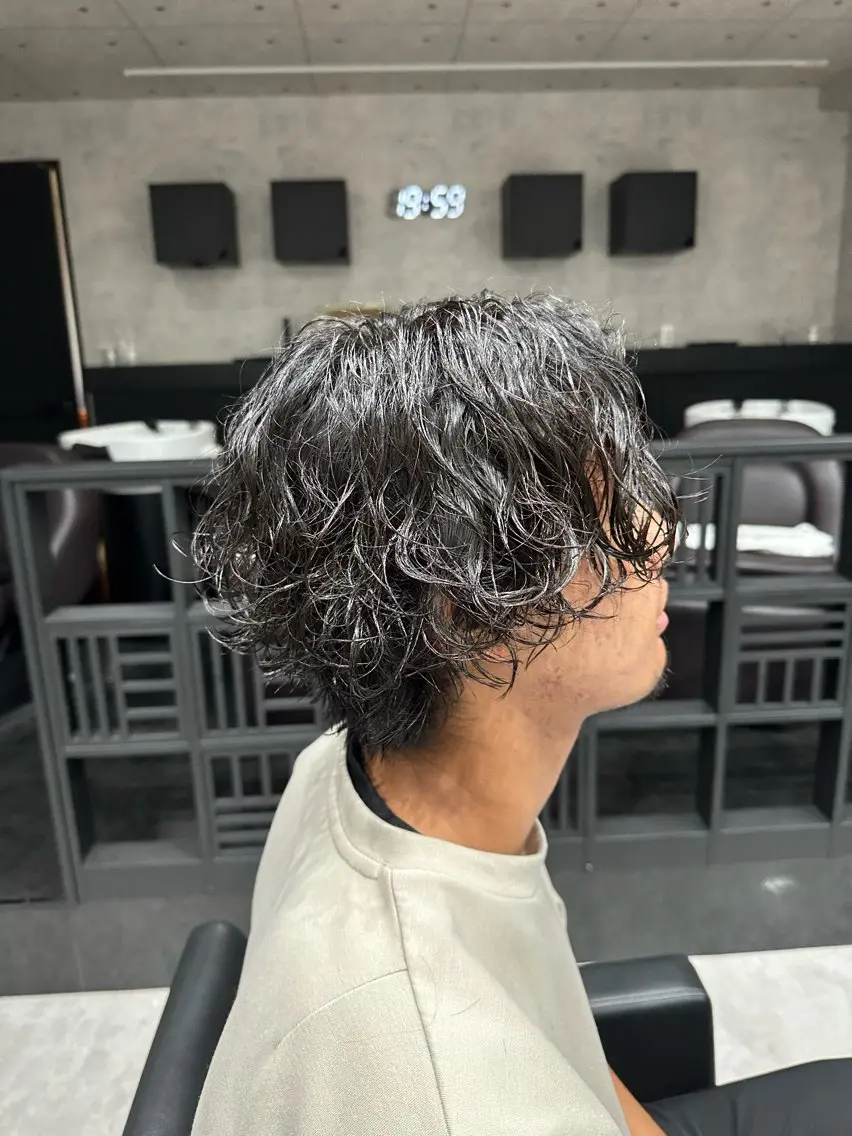 ショート パーマ メンズ メンズパーマ 波巻きパーマ カット パーマ ユウ🪄 パーマ指名No1のヘアスタイル