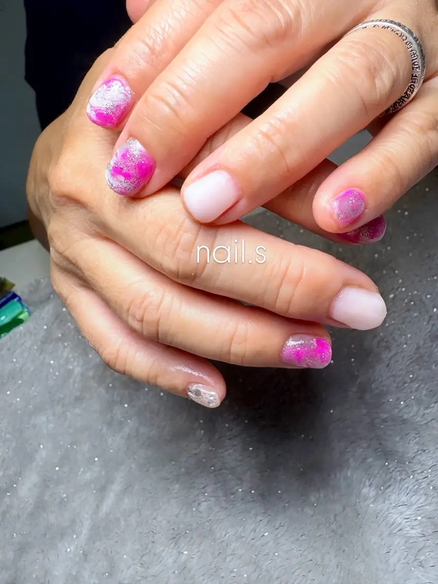 ネイル マグネットネイル 大理石ネイル(マーブル) ニュアンスネイル ピンク ショートネイル ハンドネイル nail.s misatoのネイルデザイン