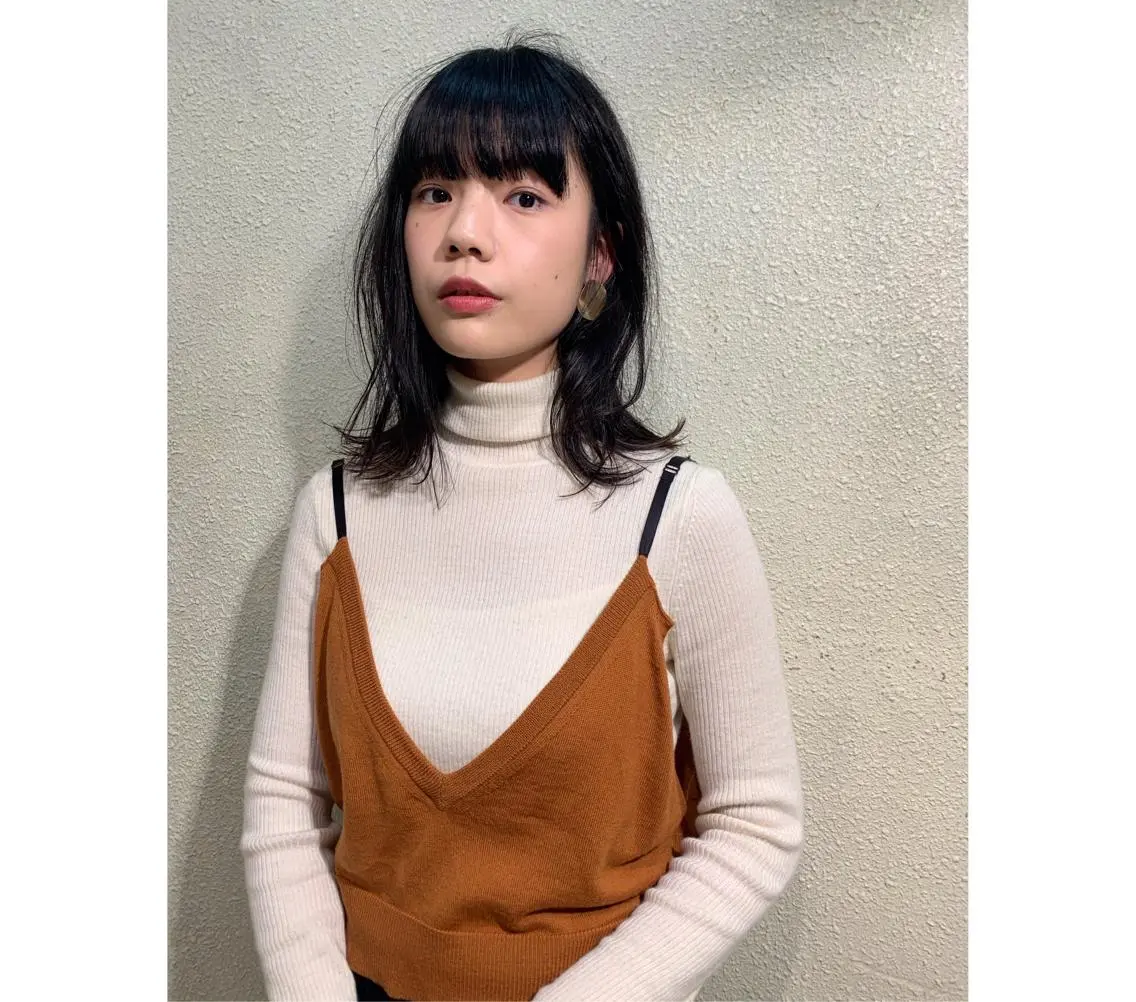 ミディアム 切りっぱなしロブ カット ヨナイ チヒロのヘアスタイル