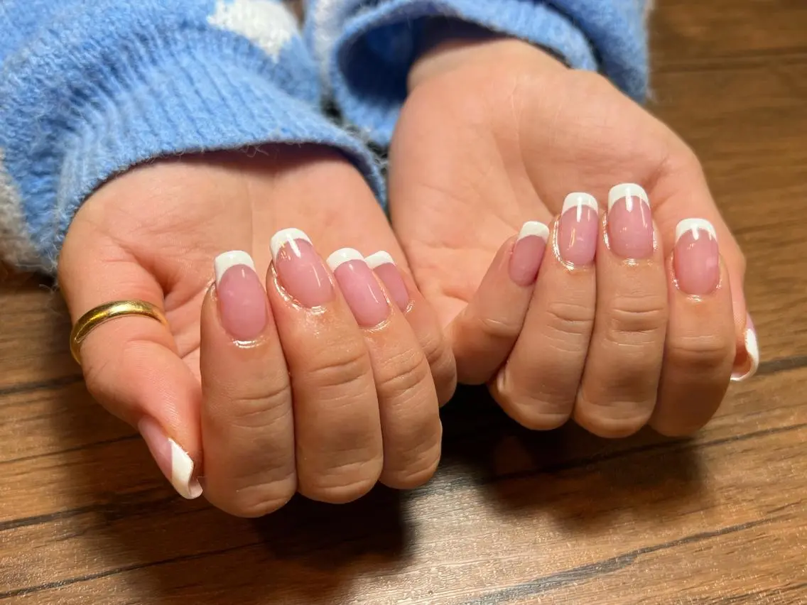 憧れのお姉さんに💅🏽💞【フレンチ】ベースカラー有り※りケア付き/色変えOK🎨の写真