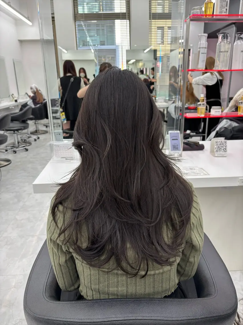 ロング 抜け感レイヤー︴ ニュアンスカラーのヘアスタイル