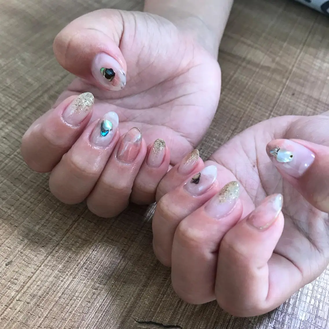 ミディアム ネイル アートネイル ハンドネイル ツメトマツゲ .のネイルデザイン